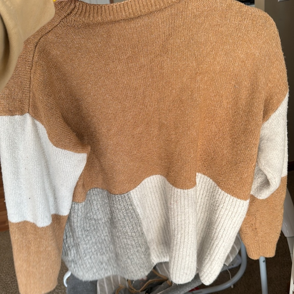 Color Block Sweater - Large - Picture 7 of 7